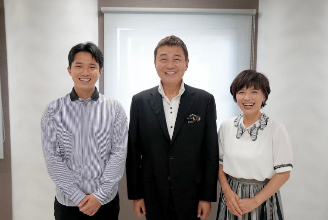 榊原郁恵、家族3人のショットをインスタ投稿し「さぁがんばろう」
