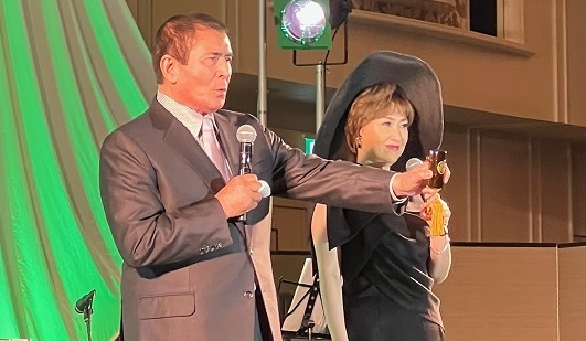 山口かおるが歌手デビュー30周年ディナーショー　新曲「ふた情け」などを熱唱
 