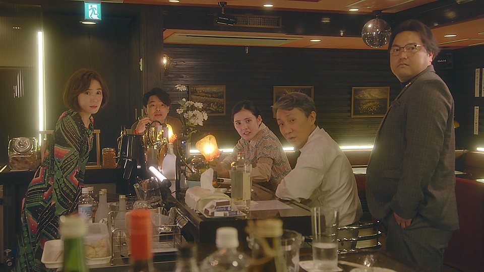 お笑いコンビ「Aマッソ」加納愛子の初脚本ドラマ「スナック女子にハイボールを」場面写真公開