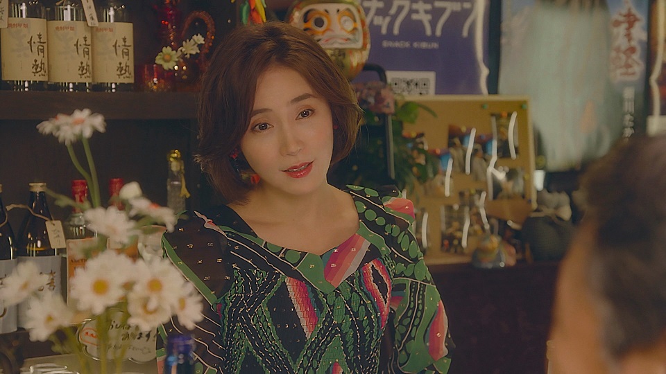 お笑いコンビ「Aマッソ」加納愛子の初脚本ドラマ「スナック女子にハイボールを」場面写真公開