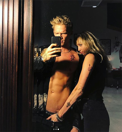 マイリー・サイラスとコーディ・シンプソンがホットな写真をインスタ投稿