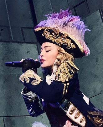 マドンナ訴えられた　夜１０時半のライブ開始は遅すぎる