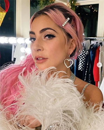 レディー・ガガに新恋人出現　ニュー・イヤー・イブに熱烈キス