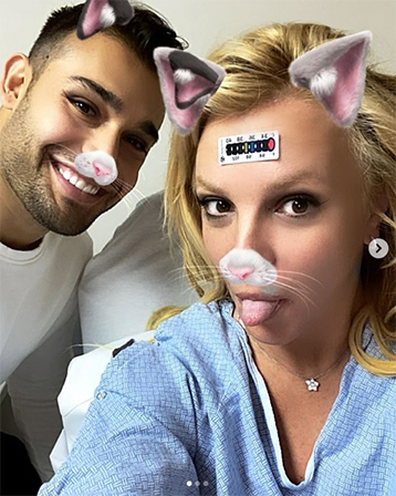 ブリトニー・スピアーズがダンス中に中足骨骨折で緊急入院コンスタンス・ウーが「ハスラーズ」の役づくりでストリップクラブで働いた