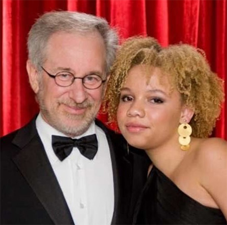 スピルバーグ監督の娘がポルノ業界にデビュー 「私の体で稼ぐことが出来ないことに疲れた」