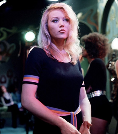 >「００７ ゴールドフィンガー」のボンドガール、マーガレット・ノーランさん死去 76歳
