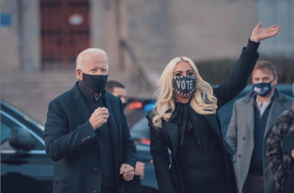 > レディー・ガガが投票日前夜バイデン候補の集会でパフォーマンス
