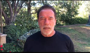 >シュワちゃん、トランプ大統領の集会に集まる「愛国者」に苦言「退役軍人への愛はないのか」
