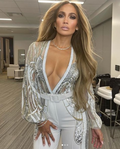 >ジェニファー・ロペス、セクシー過ぎるオールヌードをインスタ公開
