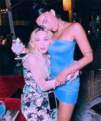 マドンナの娘ローデス、「ファッション界の新世代」として米誌「ヴォーグ」の表紙を飾る
