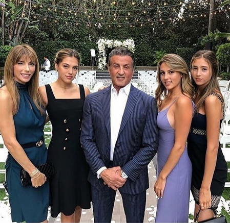 シルベスター・スタローン、ビバリーヒルズの豪邸を９３億円で売りに出す
