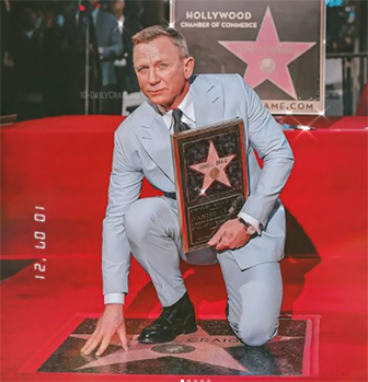 ダニエル・クレイグ、ハリウッドのウォーク・オブ・フェイムの星を獲得 星の値段は５５０万円 
