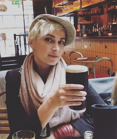 aアレック・ボールドウィンの誤射事件、死亡した撮影監督の夫が不法死亡訴訟
