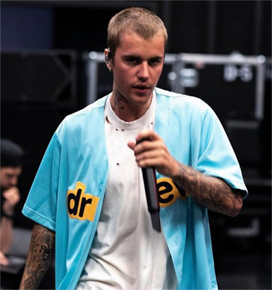 ジャスティン・ビーバー、中止要請のサウジアラビアF１でのパフォーマンス行う 
