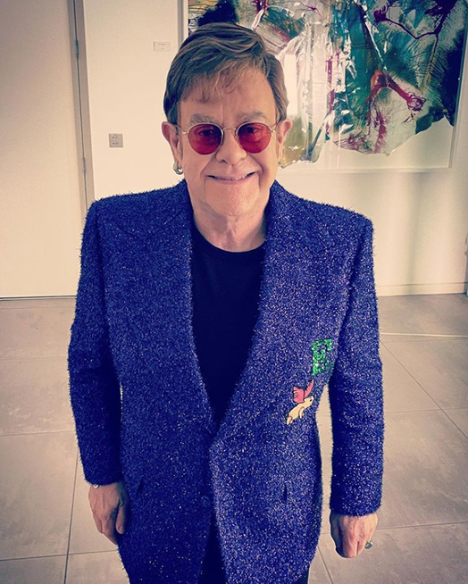 エルトン・ジョン、NYへ向かうジェット機のトラブルで恐怖体験 
