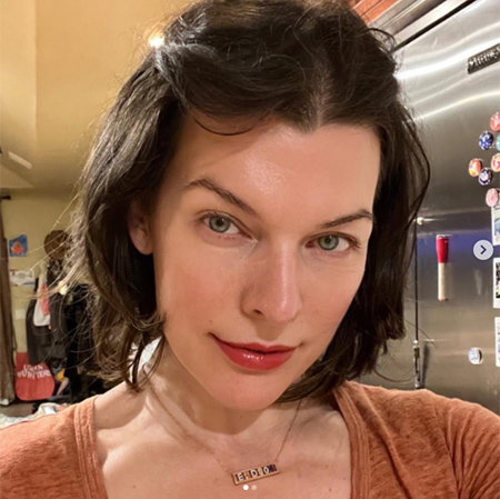 ミラ・ジョヴォヴィッチ、SNSでロシアのウクライナ侵攻に「私は二つに引き裂かれています」
