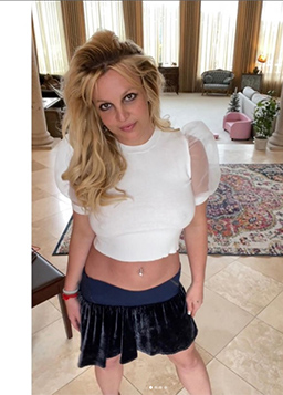 ブリトニー・スピアーズがインスタに復帰し、「妊娠中のお腹」の動画を公開 
