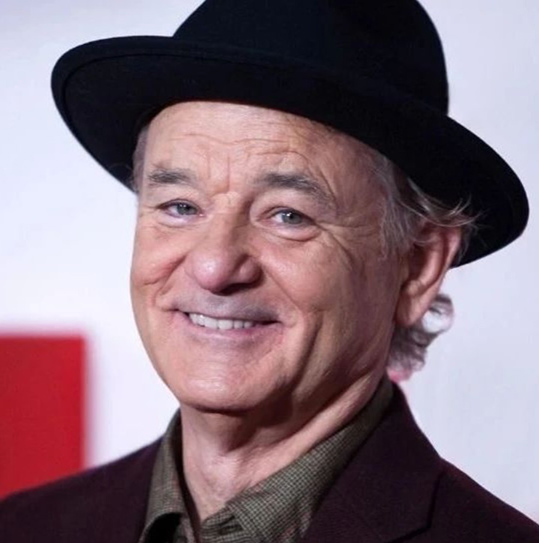 ビル・マーレイ、撮影現場で女性スタッフに「またがりキス」行為　1460万円で和解 
