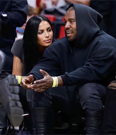 カニエ・ウェストの新恋人チェイニー・ジョーンズが手首に「Ye」のタトゥー 
