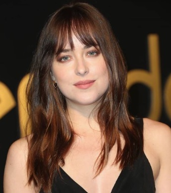 ダコタ・ジョンソン、「フィフティ・シェイズ」撮影の舞台裏を赤裸々に語る「常に戦いだった」 
