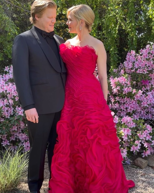 キルスティン・ダンスト、ジェシー・プレモンスとジャマイカで結婚
