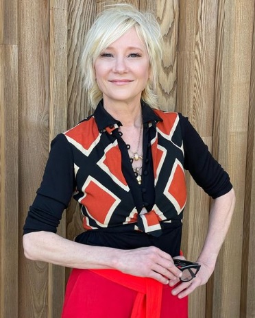 アン・ヘッシュさんの死因が明らかに　検視官発表「鈍的外傷による胸骨骨折」 
