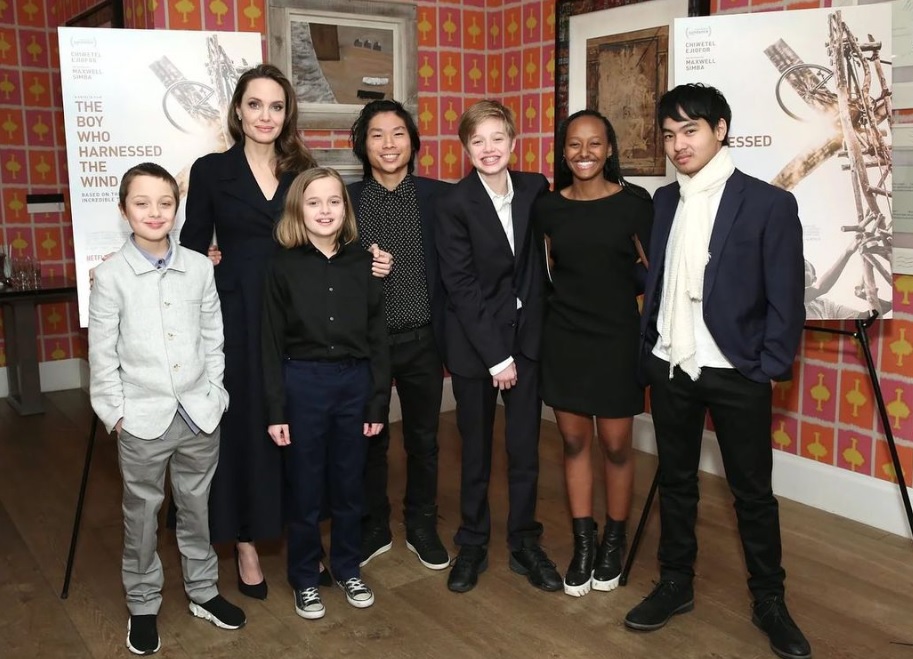 アンジェリーナ・ジョリー、フライト中に酔ったブラッド・ピットから突き飛ばされあざができた写真などFBIの捜査報告書が公開 
