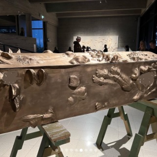 ブラッド・ピット、フィンランドの美術館で彫刻家デビュー 　彫刻作品9点出品
