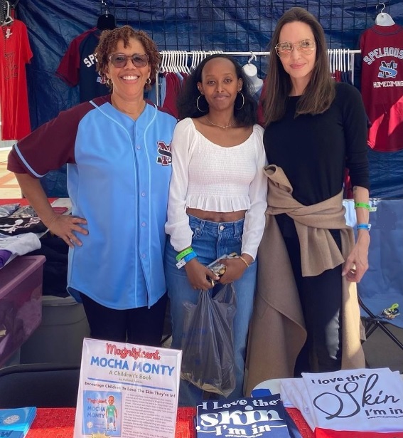 アンジェリーナ・ジョリー、長女ザハラが入学した米名門女子大を訪問 
