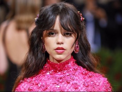  Netflix「ウェンズデー」のジェナ・オルテガ、コロナ感染中にダンスシーンを撮影したと明かし炎上 
