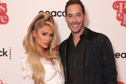 パリス・ヒルトン、代理出産で生まれた男児の名前を発表「フェニックス」
