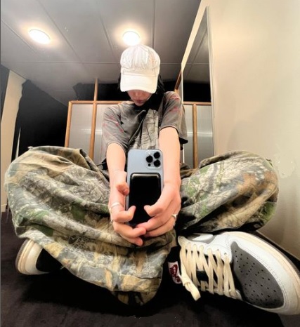 ビリー・アイリッシュ、スマホからすべてのSNSアアプリを削除「私にとって大きな出来事」その理由とは？
