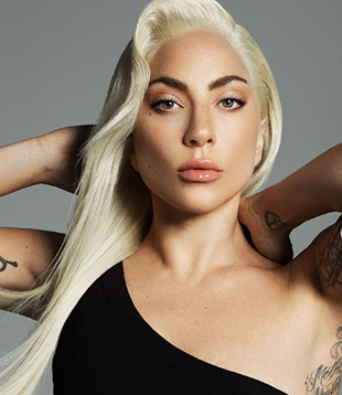 レディー・ガガ、最近「とてもプライベート」にしている理由をファンへのオープンレターで説明