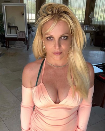 ブリトニー・スピアーズ、サム・アスガリとの離婚協議中に元ハウスキーパーに接近 