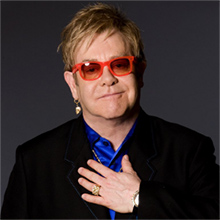 エルトン・ジョン、フランスの別荘で転倒して入院