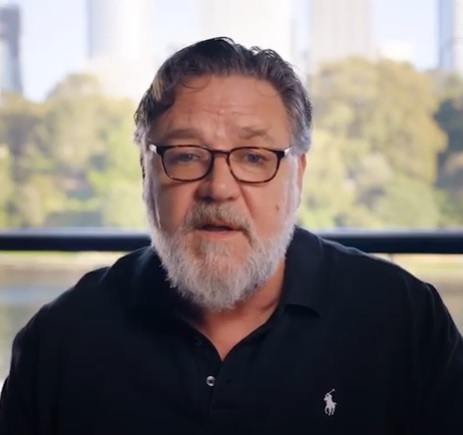 ラッセル・クロウ「ロビン・フッド」撮影中に「脚を骨折したが何年も気づかなかった」