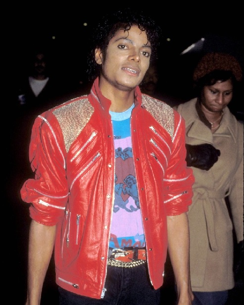 マイケルの性的虐待を告発した２人、マイケルのヌード写真を含む封印記録の開示を要求　　　　　マイケル側は請求棄却を主張