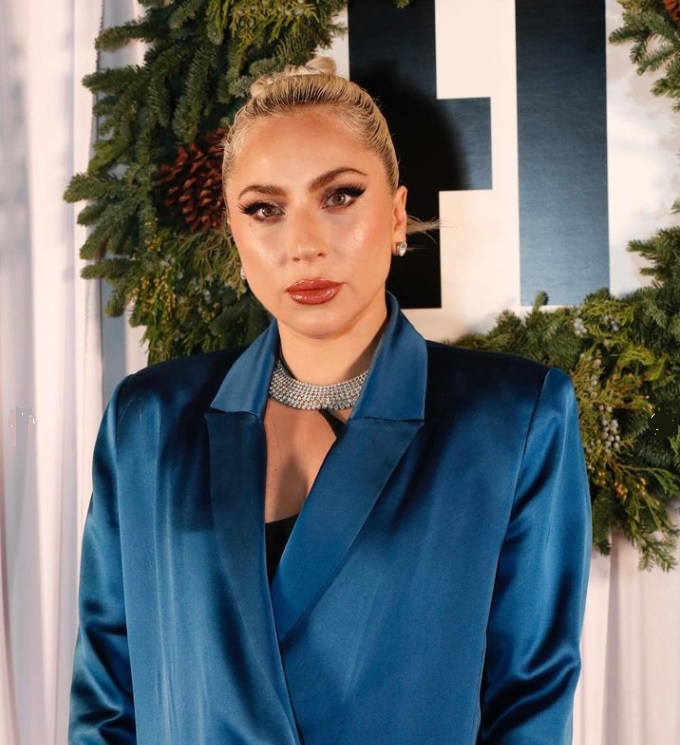 レディー・ガガ、妊娠の噂が浮上　妹の結婚式でお腹のふくらみ目撃される