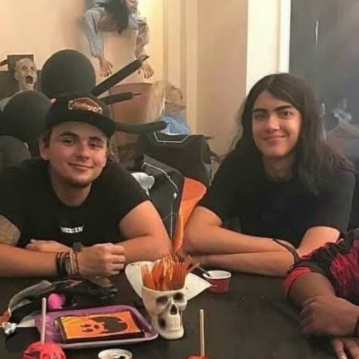 マイケル・ジャクソンの次男ビギ、父の遺産をめぐって祖母と争う中LAでレアな外出