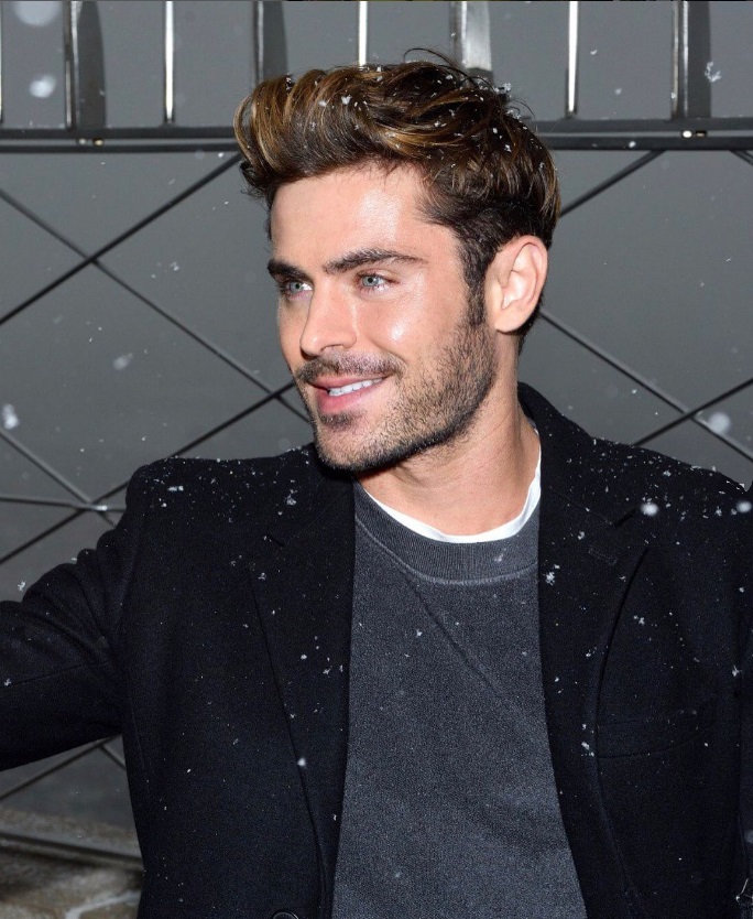 ザック・エフロン、プール事故で救急搬送　回復してワークアウト写真をSNSに投稿
