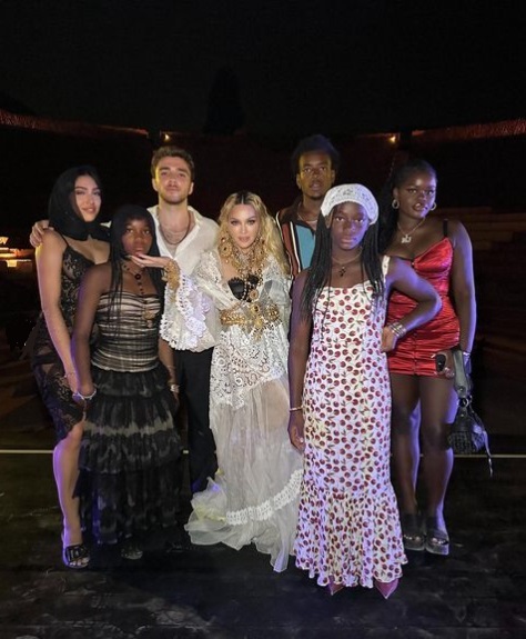 マドンナ、イタリアで66歳の誕生日を祝う　6人の子供たち全員との写真をインスタ投稿