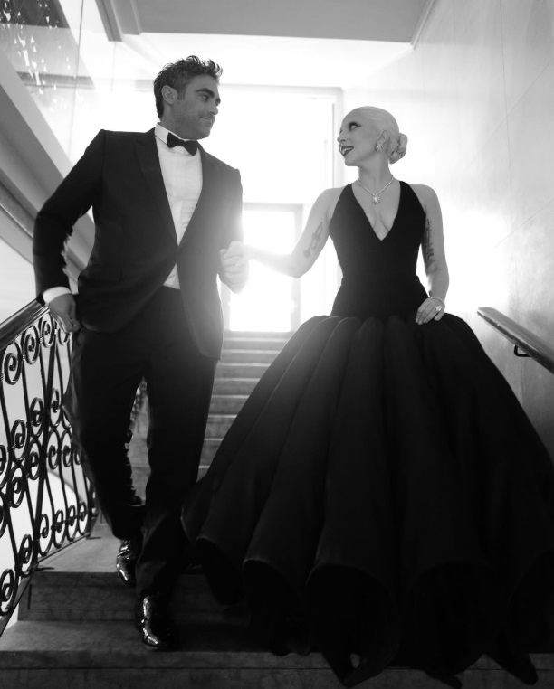 レディー・ガガ、婚約者から贈られた「2つの婚約指輪」の秘密を明かす　最初は「草の葉の指輪」だった
