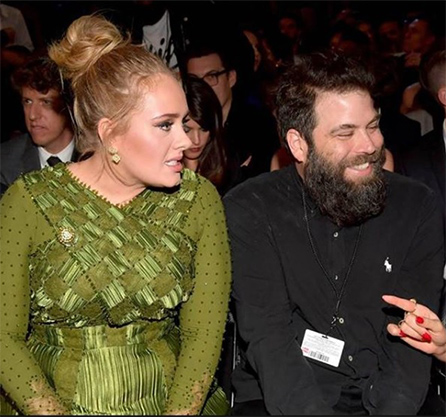 アデルがサイモン・コネッキ氏との離婚を裁判所に申請