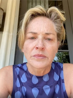 シャロン・ストーンがトランプ大統領批判「殺人者に投票しないで」 家族が相次いでコロナの犠牲に