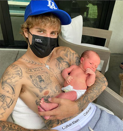 >ジャスティン・ビーバーがパパになる予行演習！?　赤ちゃんを抱く写真をインスタ投稿