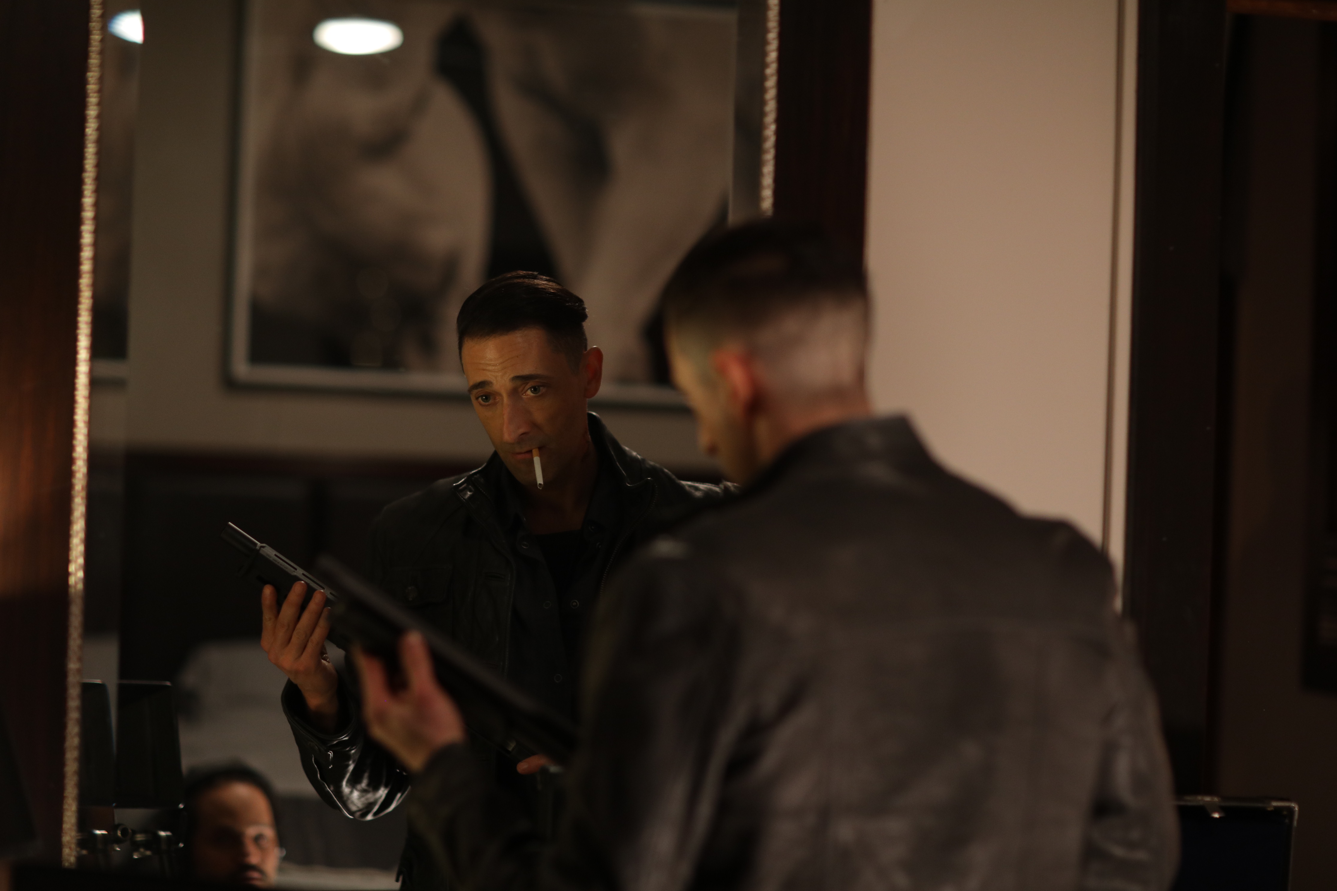 「クリーン　ある殺し屋の献身」エイドリアン・ブロディが孤独な凄腕殺し屋役で新境地
