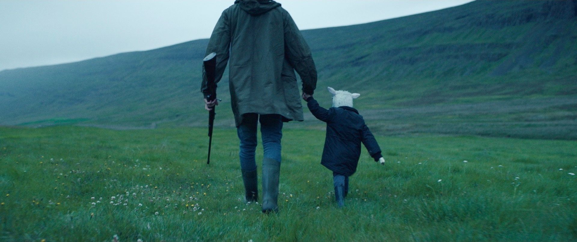 「LAMB/ラム」ノオミ・ラパスが“禁断の愛”を熱演のネイチャー・スリラー
