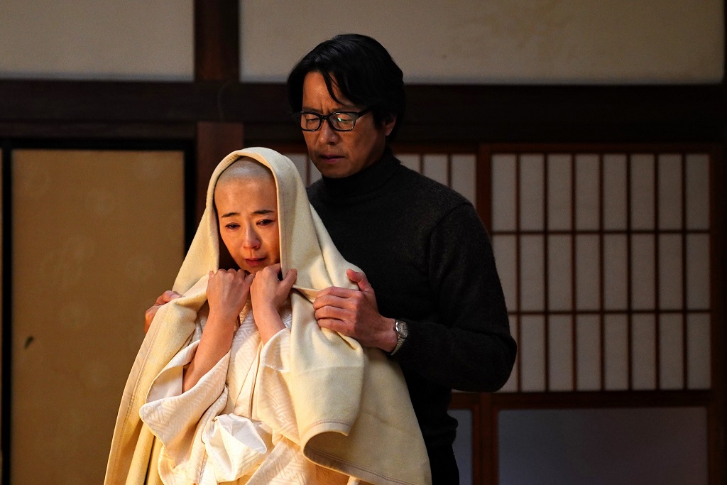 「あちらにいる鬼」人気女流作家と妻子ある作家の愛の激流と出家のドラマ
