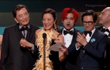 第29回全米映画俳優組合賞　「エブエブ」ミシェル・ヨーの主演女優賞など主要4部門独占
