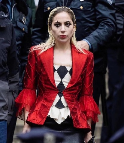 レディー・ガガ、「ジョーカー2」の撮影でブロンクスの階段で歌い踊る
